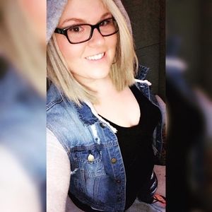 Meet your Posher, Angela